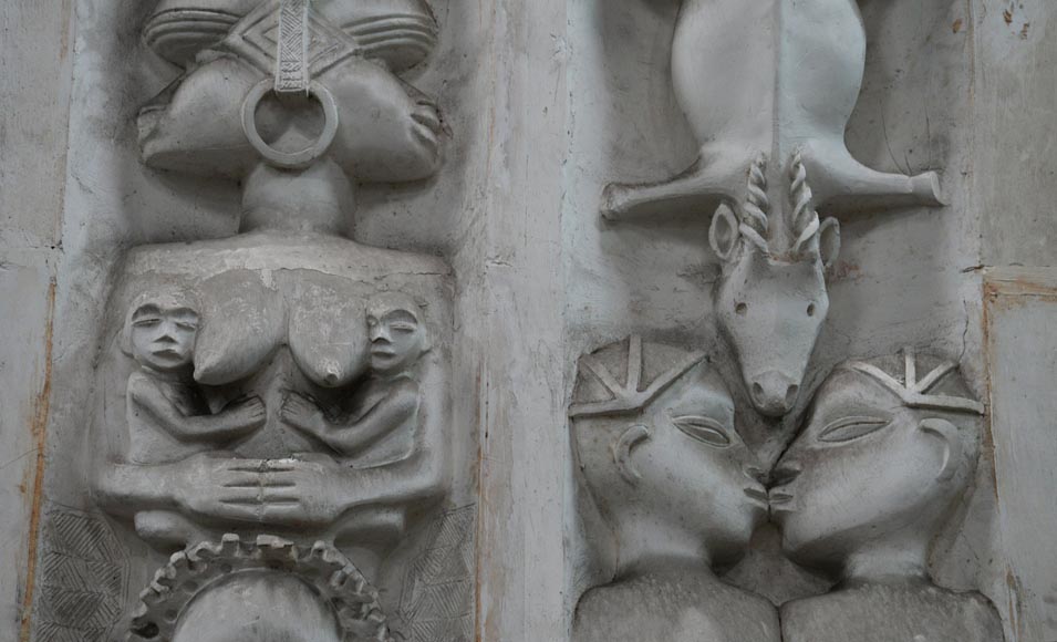 Ансамбль монументальных декоративных элементов в этническом стиле, изготовленных из гипса, 20 век. Ансамбль монументальных декоративных элементов в этническом стиле, изготовленных из гипса, 20 век.-9