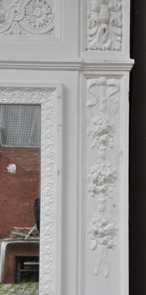 Старинное трюмо в стиле Людовика XVI, украшенное фризом из цветов, дерево и крашеный стюк. Старинное трюмо в стиле Людовика XVI, украшенное фризом из цветов, дерево и крашеный стюк.-4