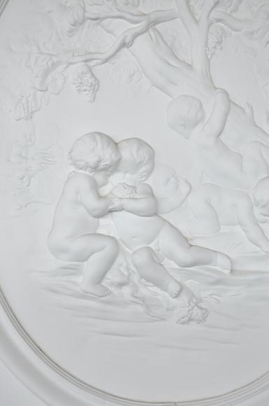 Большое старинное трюмо в стиле эпохи Регентства, украшенное Амурчиками, играющими в зарослях винограда. Большое старинное трюмо в стиле эпохи Регентства, украшенное Амурчиками, играющими в зарослях винограда.-2