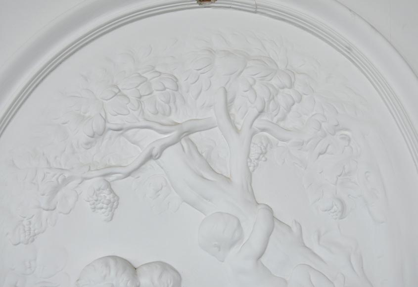 Большое старинное трюмо в стиле эпохи Регентства, украшенное Амурчиками, играющими в зарослях винограда. Большое старинное трюмо в стиле эпохи Регентства, украшенное Амурчиками, играющими в зарослях винограда.-3