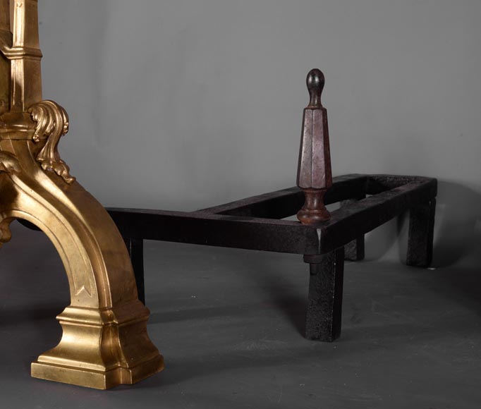 Пара старинных дровниц из позолоченной бронзы в стиле Наполеона III, украшенных львиными мордами. Пара старинных дровниц из позолоченной бронзы в стиле Наполеона III, украшенных львиными мордами.-6