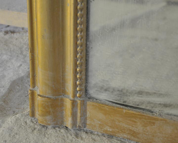 Маленькое старинное крашеное трюмо в стиле Людовика XV, украшенное орнаментом жемчужин. Маленькое старинное крашеное трюмо в стиле Людовика XV, украшенное орнаментом жемчужин.-4