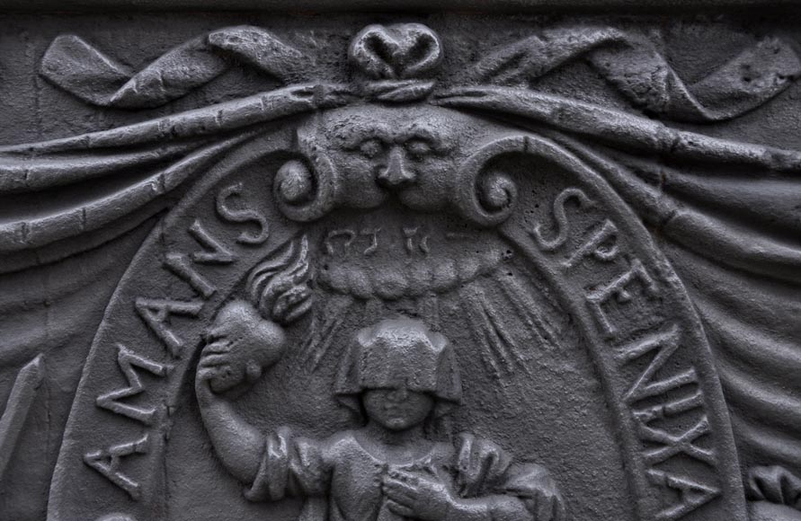 Старинная каминная плита, украшенная янсенистской сценкой, 18 век. Старинная каминная плита, украшенная янсенистской сценкой, 18 век.-2