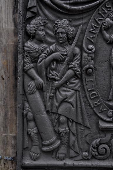 Старинная каминная плита, украшенная янсенистской сценкой, 18 век. Старинная каминная плита, украшенная янсенистской сценкой, 18 век.-3