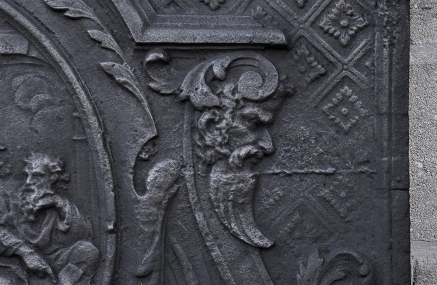 Большая старинная каминная плита в стиле Людовика XV, украшенная сценкой с Дианой и мудрецами, 18 век. Большая старинная каминная плита в стиле Людовика XV, украшенная сценкой с Дианой и мудрецами, 18 век.-2