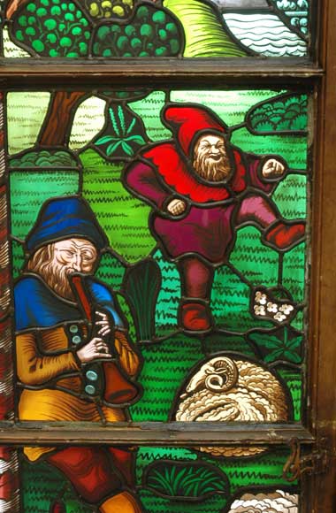 Витраж в нео-готическом стиле со сценкой, изображающей сельскую жизнь Витраж в нео-готическом стиле со сценкой, изображающей сельскую жизнь-2