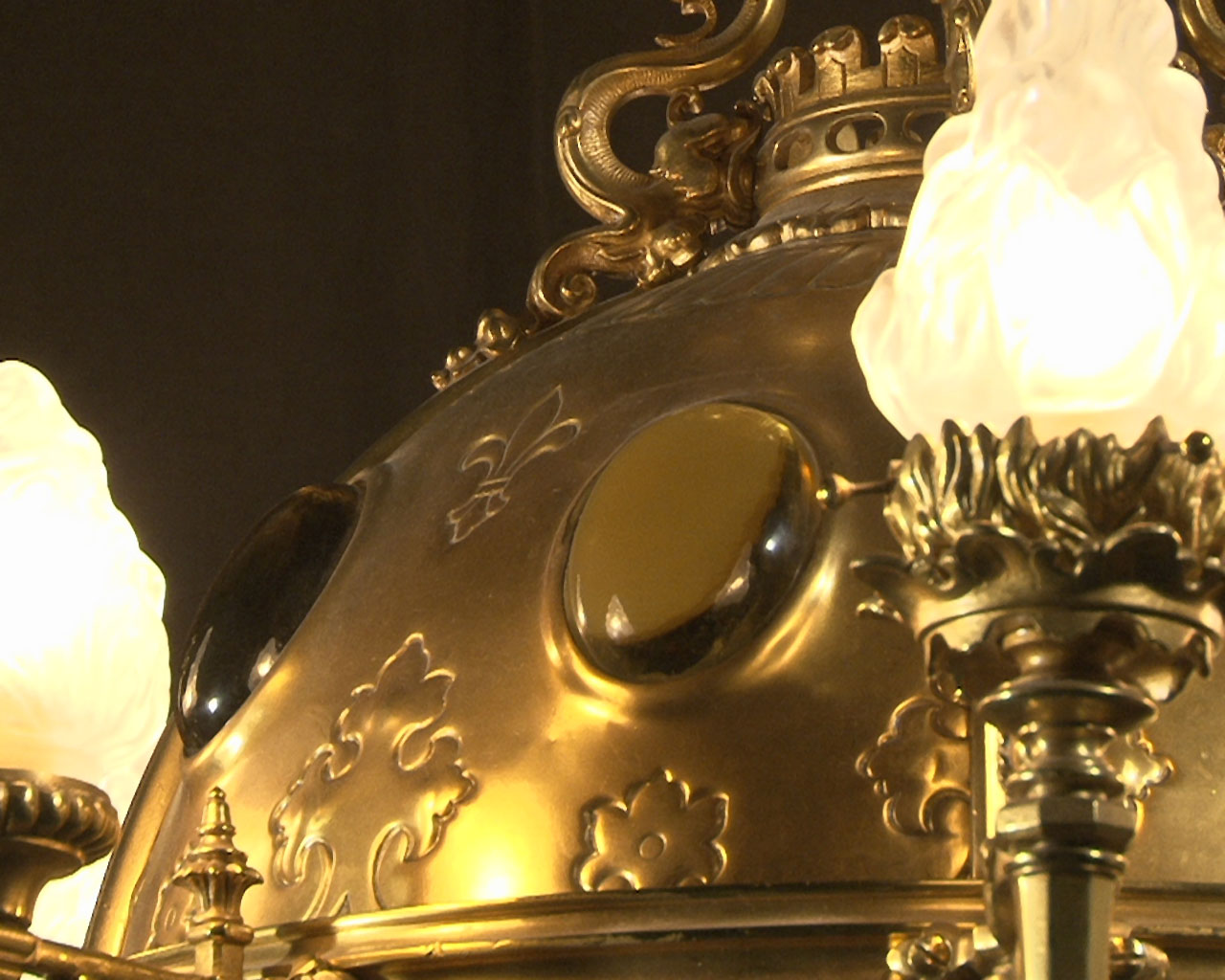 Люстра из позолоченной бронзы с кабошонами из стекла Люстра из позолоченной бронзы с кабошонами из стекла-8