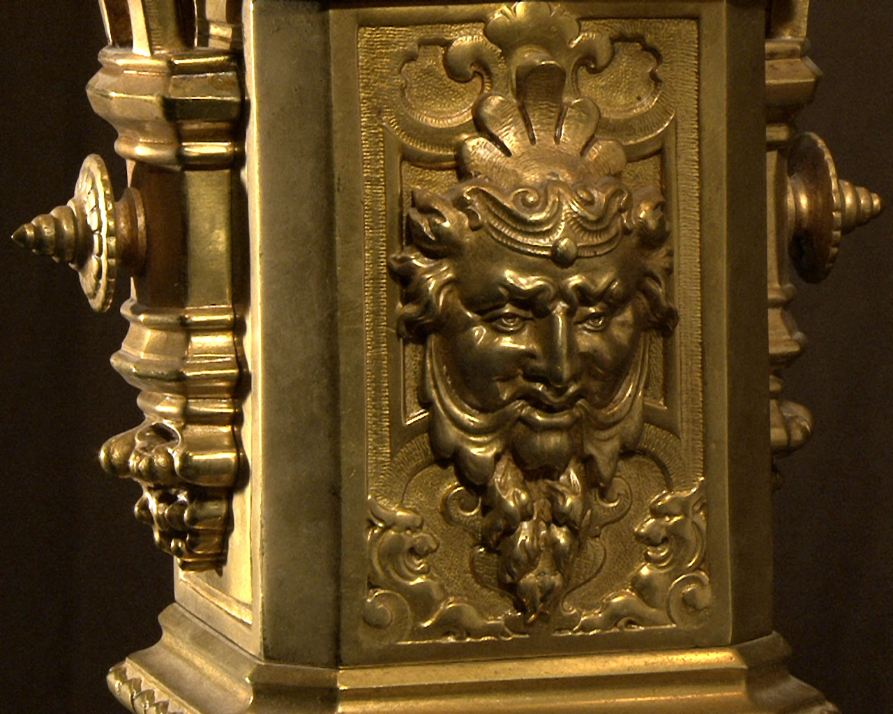 Люстра из позолоченной бронзы с кабошонами из стекла Люстра из позолоченной бронзы с кабошонами из стекла-16