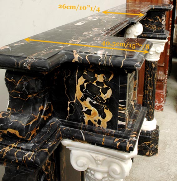 Камин в стиле Наполеона III, изготовленный из мрамора Портор и скульптурного каррарского мрамора, украшенный коринфскими колоннами. Камин в стиле Наполеона III, изготовленный из мрамора Портор и скульптурного каррарского мрамора, украшенный коринфскими колоннами.-12