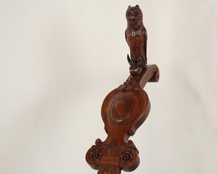 Итальянская работа второй половины 19го века.  Кресло с совами, изготовленное из орехового дерева. Итальянская работа второй половины 19го века.  Кресло с совами, изготовленное из орехового дерева.-1