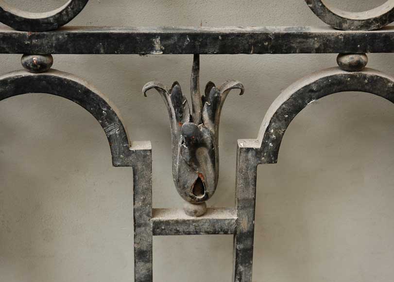 Чугунные лестничные перила с медными поручнями. Чугунные лестничные перила с медными поручнями.-6