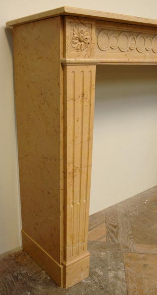 Старинный камин из жёлтого мрамора в стиле Людовика XVI. Старинный камин из жёлтого мрамора в стиле Людовика XVI.-5