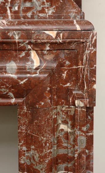 Старинный мраморный камин в стиле Людовика XIV с акротерием.   Старинный мраморный камин в стиле Людовика XIV с акротерием.  -3