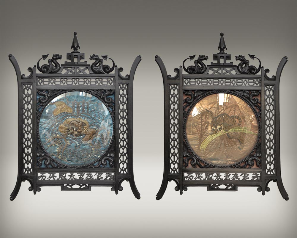 Пара рам в японском стиле, изготовленных из черненого дерева, украшенных элементами из вышитого шёлка. Пара рам в японском стиле, изготовленных из черненого дерева, украшенных элементами из вышитого шёлка.-0