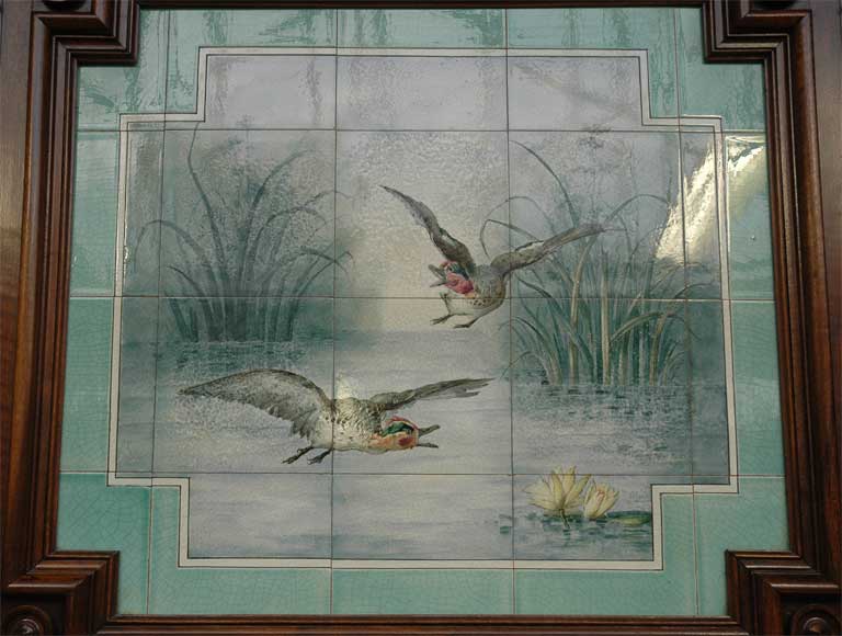 Старинный камин из орехового дерева с трюмо из фаянса. Старинный камин из орехового дерева с трюмо из фаянса.-1