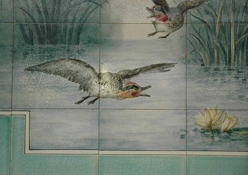 Старинный камин из орехового дерева с трюмо из фаянса. Старинный камин из орехового дерева с трюмо из фаянса.-2