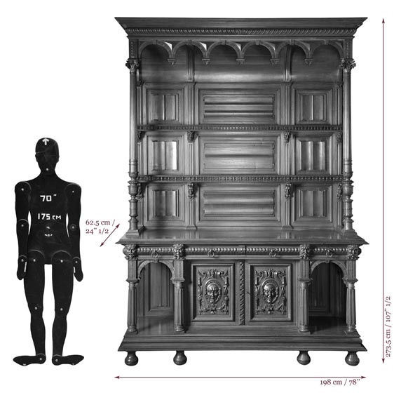 Большой старинный посудный шкаф в Неоготическом стиле из скульптурного орехового дерева, украшенный сатирами. Большой старинный посудный шкаф в Неоготическом стиле из скульптурного орехового дерева, украшенный сатирами.-8