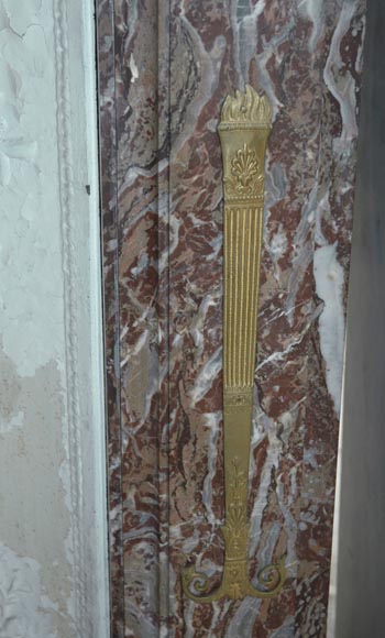 Камин в стиле Транзисион, декорированный элементами из бронзы. Камин в стиле Транзисион, декорированный элементами из бронзы.-4