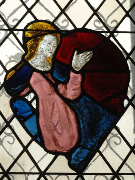 Два элемента витража с изображениями рыцарей в доспехах. Два элемента витража с изображениями рыцарей в доспехах.-1