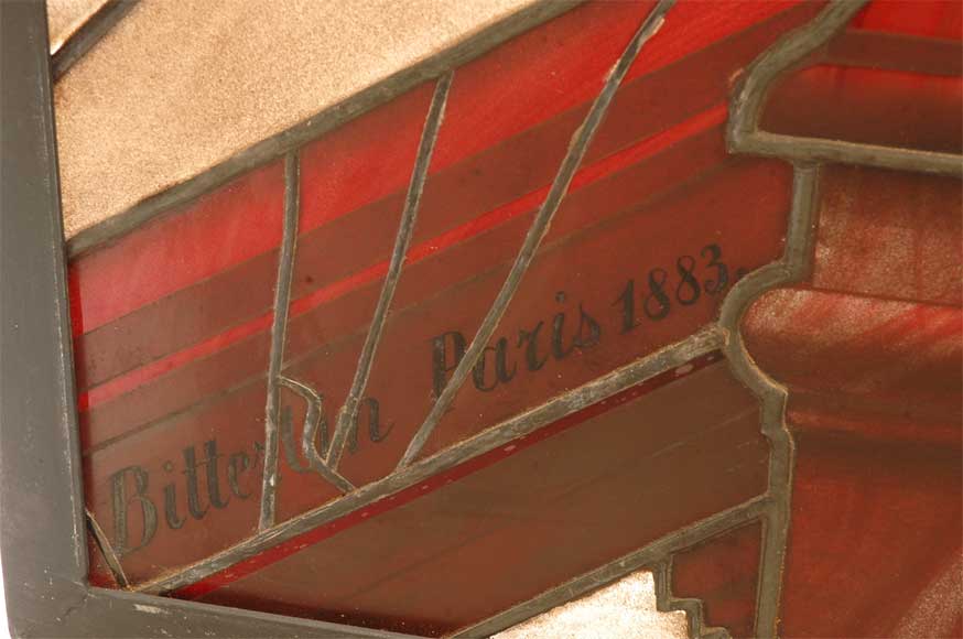 Витраж с мушкетёром, подписанный «Биттерлен Париж 1883» («Bitterlin Paris 1883»). Витраж с мушкетёром, подписанный «Биттерлен Париж 1883» («Bitterlin Paris 1883»).-8