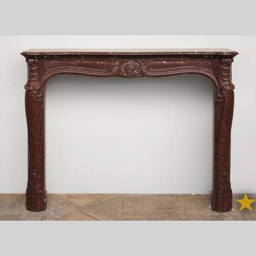 Старинный камин в стиле Людовика XV, изготовленный из мрамора Rouge Griotte.