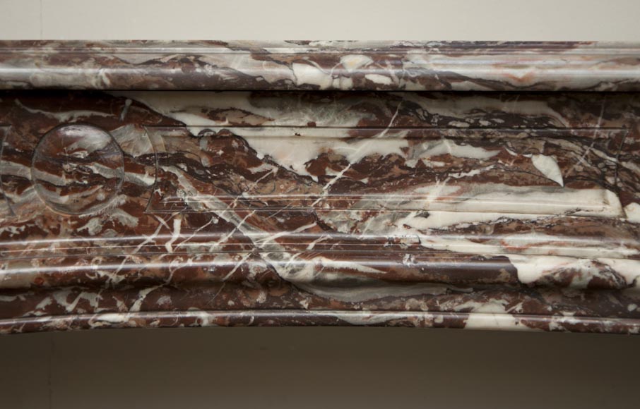 Старинный камин эпохи Регентства, изготовленный в 18 веке из красного королевского мрамора. Старинный камин эпохи Регентства, изготовленный в 18 веке из красного королевского мрамора.-1