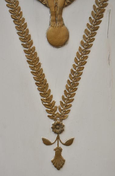 Старинная двустворчатая дверь, изготовленная из крашенного и позолоченного дуба, украшенная изображениями крылатой богини Виктории и зеркалами. Старинная двустворчатая дверь, изготовленная из крашенного и позолоченного дуба, украшенная изображениями крылатой богини Виктории и зеркалами.-3