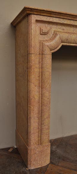 Старинный камин в стиле Людовика XIV, изготовленный из жёлтого мрамора брокатель. Старинный камин в стиле Людовика XIV, изготовленный из жёлтого мрамора брокатель.-4