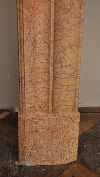 Старинный камин в стиле Людовика XIV, изготовленный из жёлтого мрамора брокатель. Старинный камин в стиле Людовика XIV, изготовленный из жёлтого мрамора брокатель.-6