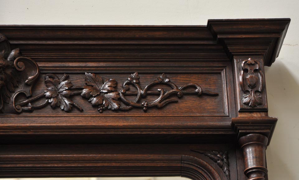 Большой дубовый камин в стиле Людовика XIII с трюмо. Большой дубовый камин в стиле Людовика XIII с трюмо.-4