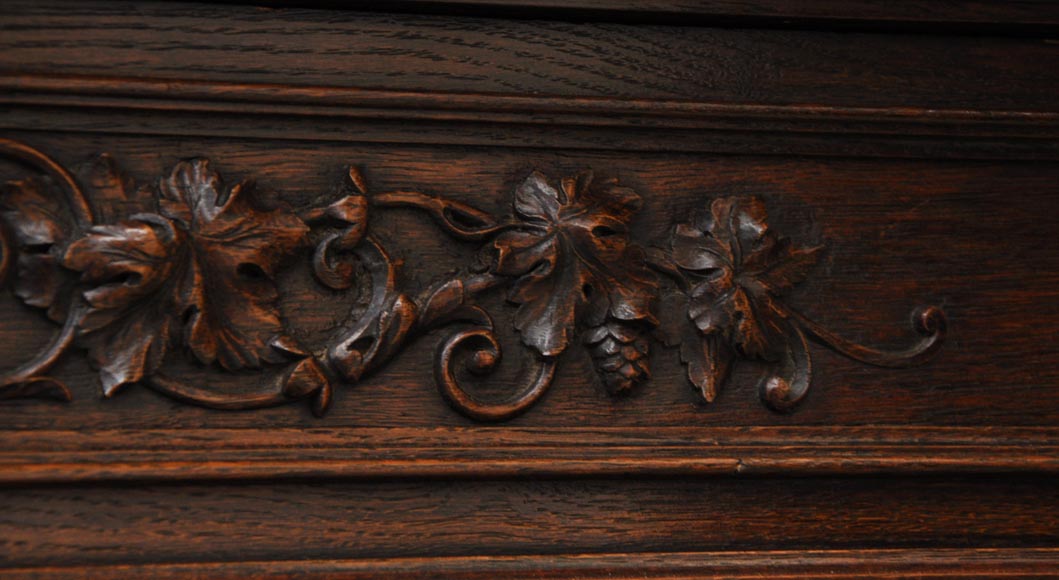 Большой дубовый камин в стиле Людовика XIII с трюмо. Большой дубовый камин в стиле Людовика XIII с трюмо.-11