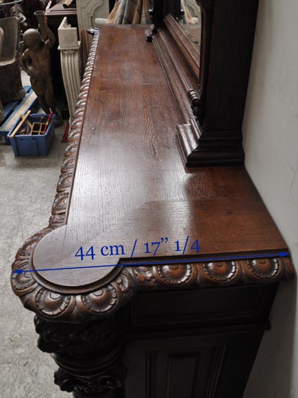 Большой дубовый камин в стиле Людовика XIII с трюмо. Большой дубовый камин в стиле Людовика XIII с трюмо.-18