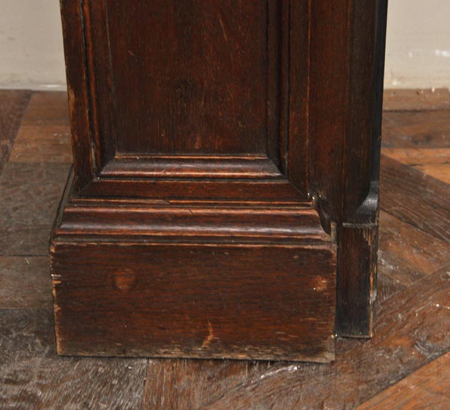 Старинный камин в стиле Наполеона III, изготовленный из дубового дерева, украшенный инициалами Старинный камин в стиле Наполеона III, изготовленный из дубового дерева, украшенный инициалами