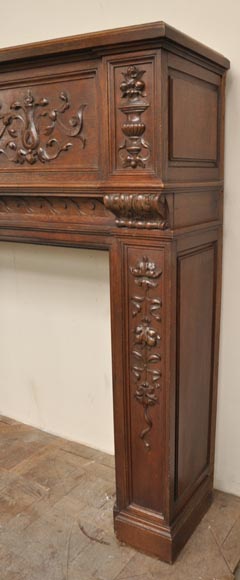 Старинный камин в стиле Наполеона III, изготовленный из дубового дерева, украшенный инициалами Старинный камин в стиле Наполеона III, изготовленный из дубового дерева, украшенный инициалами