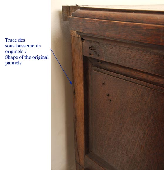 Старинный камин в стиле Наполеона III, изготовленный из дубового дерева, украшенный инициалами Старинный камин в стиле Наполеона III, изготовленный из дубового дерева, украшенный инициалами