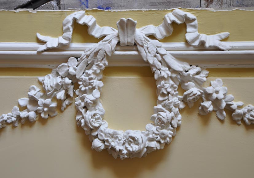 Великолепная деревянная комната в стиле Людовика XVI, ранее находившаяся во дворце Криллон в Париже.  Великолепная деревянная комната в стиле Людовика XVI, ранее находившаяся во дворце Криллон в Париже. -6