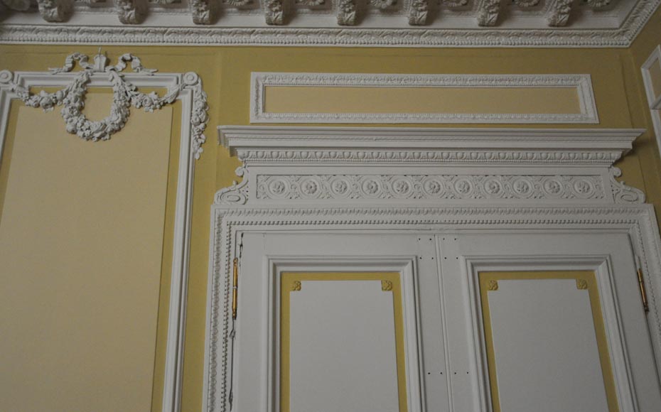 Великолепная деревянная комната в стиле Людовика XVI, ранее находившаяся во дворце Криллон в Париже.  Великолепная деревянная комната в стиле Людовика XVI, ранее находившаяся во дворце Криллон в Париже. -10