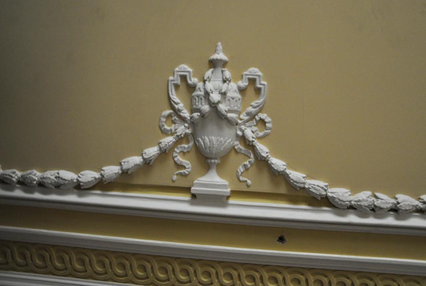 Великолепная деревянная комната в стиле Людовика XVI, ранее находившаяся во дворце Криллон в Париже.  Великолепная деревянная комната в стиле Людовика XVI, ранее находившаяся во дворце Криллон в Париже. -16