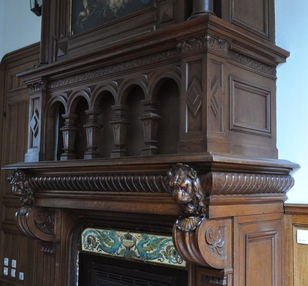 Большой дубовый камин, украшенный картиной, представляющей Жанну д'Арк. Большой дубовый камин, украшенный картиной, представляющей Жанну д'Арк.-6