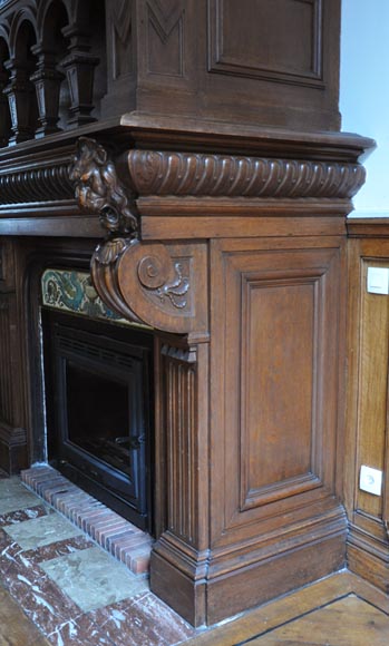 Большой дубовый камин, украшенный картиной, представляющей Жанну д'Арк. Большой дубовый камин, украшенный картиной, представляющей Жанну д'Арк.-7