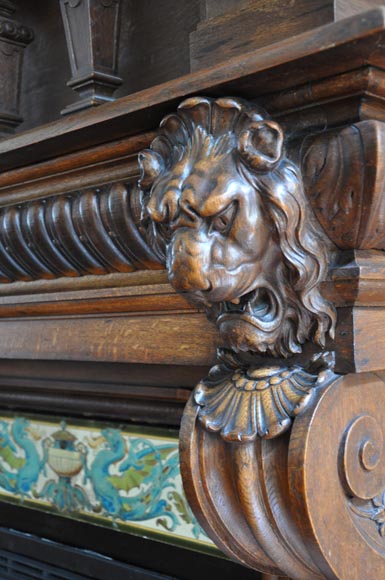 Большой дубовый камин, украшенный картиной, представляющей Жанну д'Арк. Большой дубовый камин, украшенный картиной, представляющей Жанну д'Арк.-9