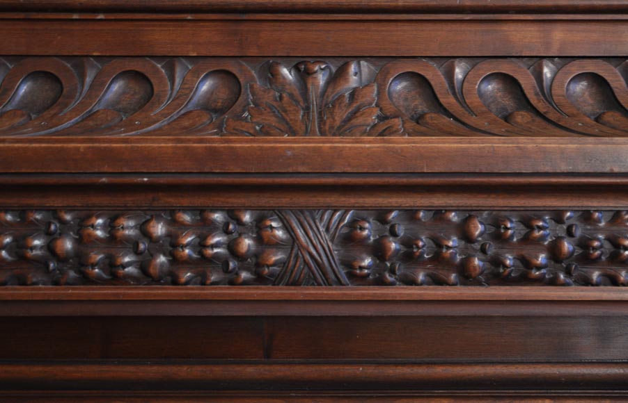 Большой старинный камин в стиле Наполеона III, изготовленный из орехового дерева. Большой старинный камин в стиле Наполеона III, изготовленный из орехового дерева.-6