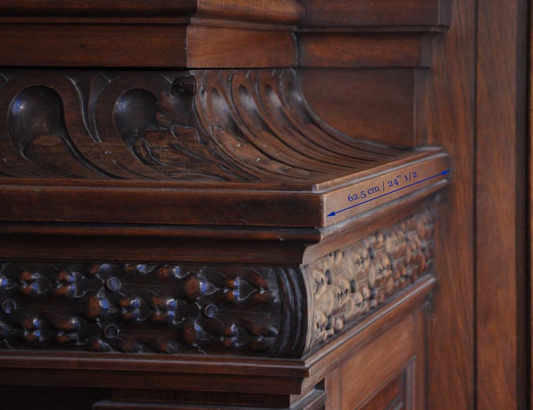 Большой старинный камин в стиле Наполеона III, изготовленный из орехового дерева. Большой старинный камин в стиле Наполеона III, изготовленный из орехового дерева.-12