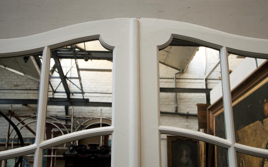 Две двустворчатые двери с зеркалами.  Две двустворчатые двери с зеркалами. -1