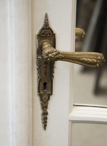 Две двустворчатые двери с зеркалами.  Две двустворчатые двери с зеркалами. -3