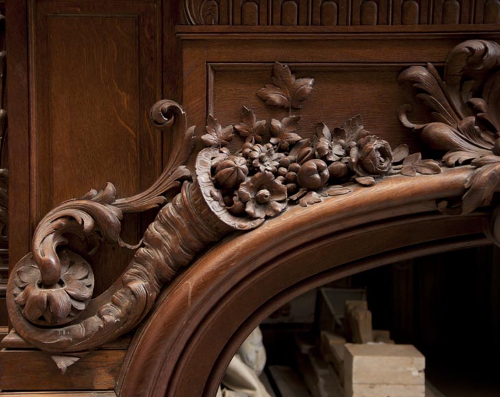 Великолепный дубовый камин, выполненный по модели камина из Салона Геркулеса, расположенного в Версальском Дворце. Великолепный дубовый камин, выполненный по модели камина из Салона Геркулеса, расположенного в Версальском Дворце.-4