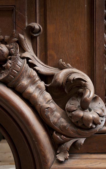 Великолепный дубовый камин, выполненный по модели камина из Салона Геркулеса, расположенного в Версальском Дворце. Великолепный дубовый камин, выполненный по модели камина из Салона Геркулеса, расположенного в Версальском Дворце.-6