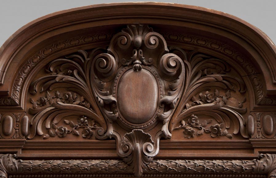 Великолепный дубовый камин, выполненный по модели камина из Салона Геркулеса, расположенного в Версальском Дворце. Великолепный дубовый камин, выполненный по модели камина из Салона Геркулеса, расположенного в Версальском Дворце.-12