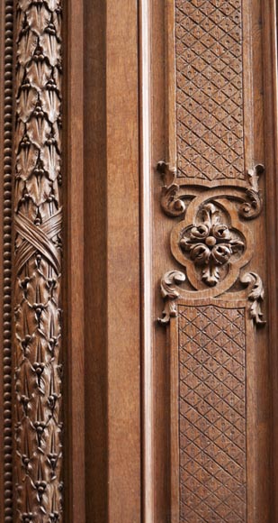 Великолепный дубовый камин, выполненный по модели камина из Салона Геркулеса, расположенного в Версальском Дворце. Великолепный дубовый камин, выполненный по модели камина из Салона Геркулеса, расположенного в Версальском Дворце.-13