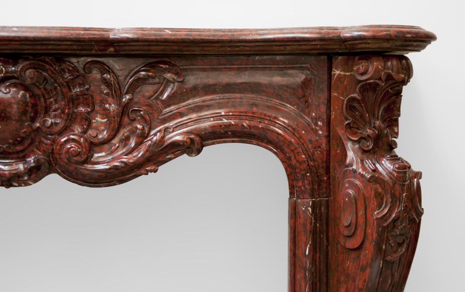 Великолепный старинный камин в стиле Людовика XV, изготовленный из мрамора красный Гриотт. Великолепный старинный камин в стиле Людовика XV, изготовленный из мрамора красный Гриотт.-10